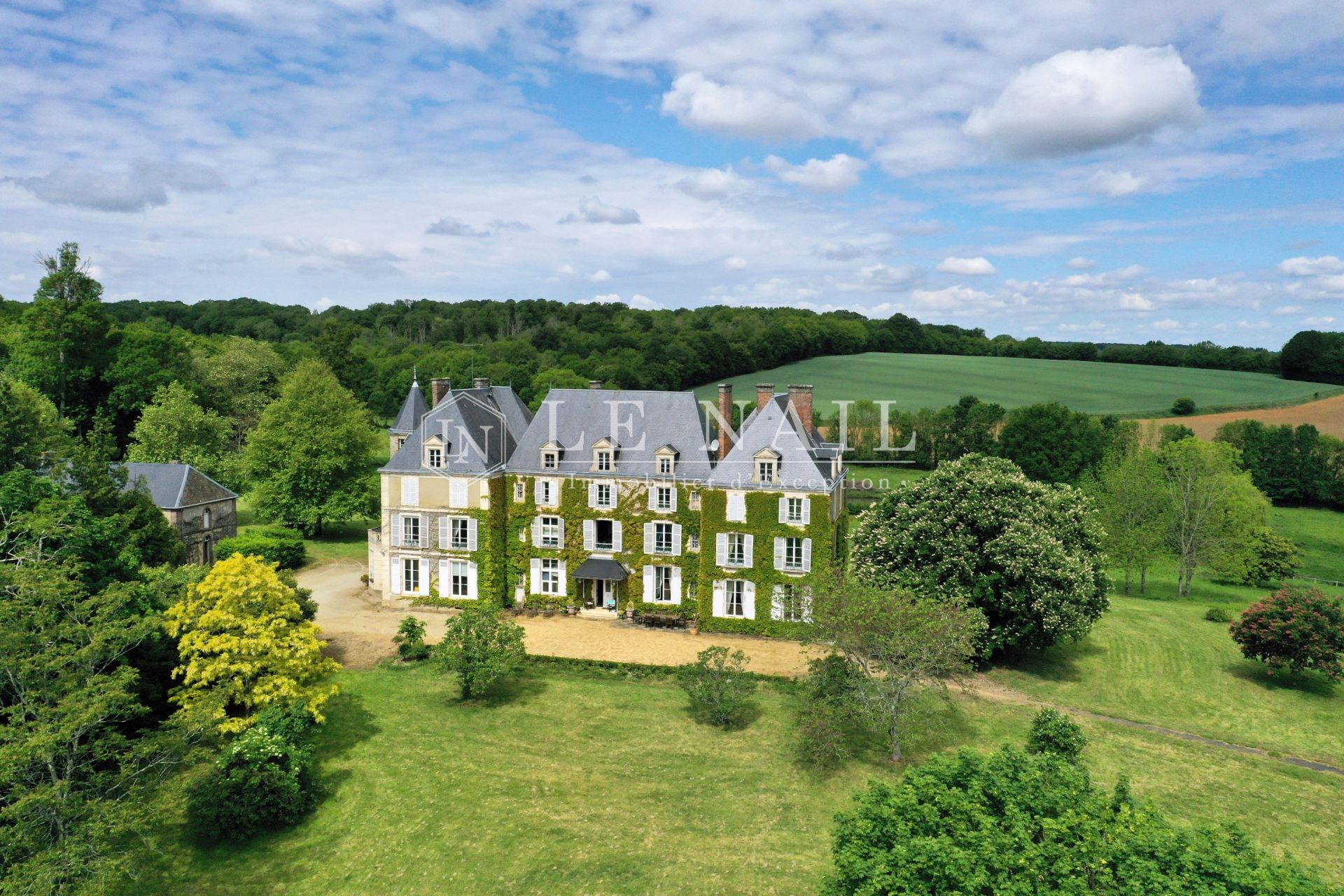 château 19 pièces en vente à LA FERTE BERNARD (72400) - Plus de details