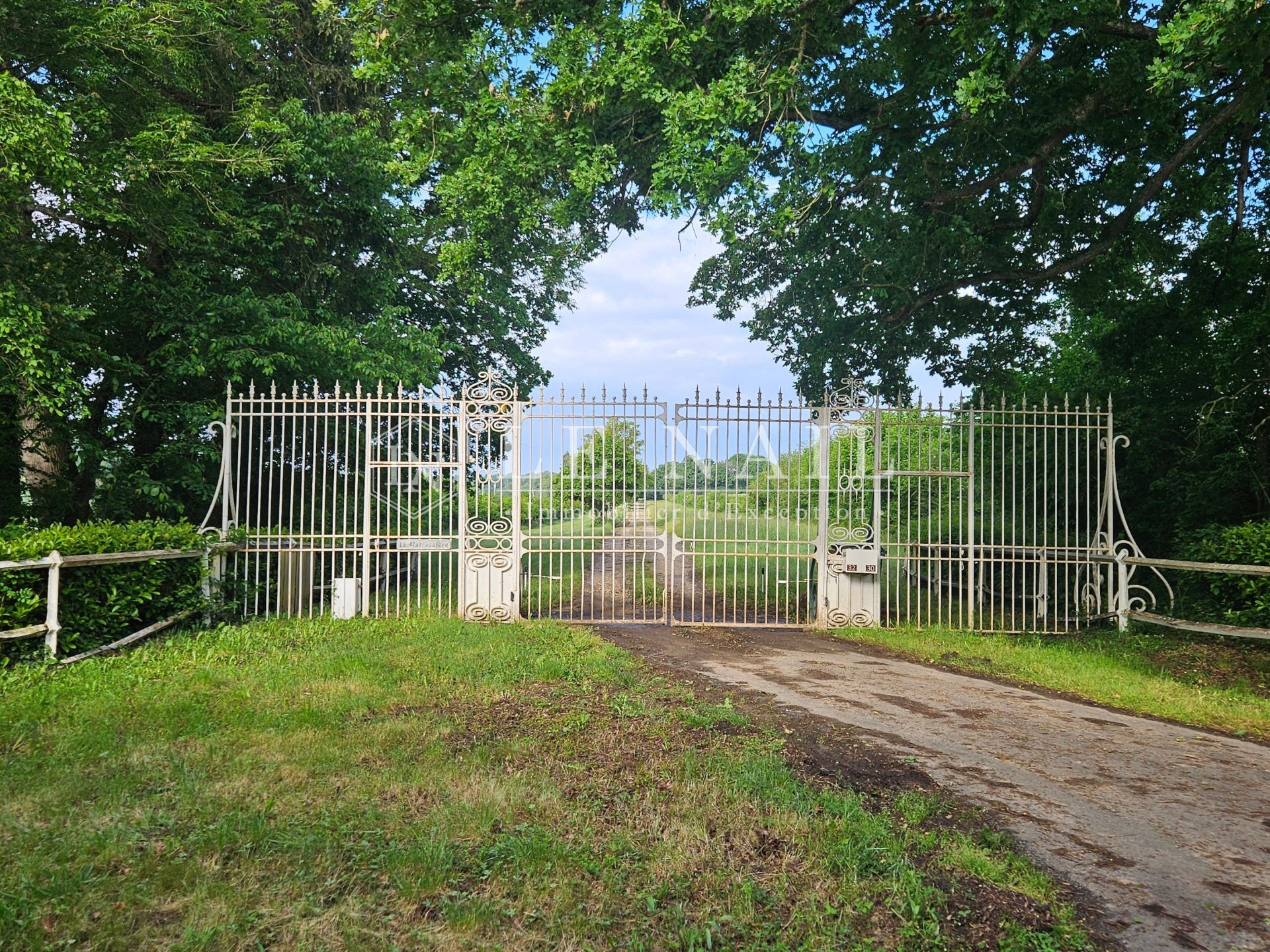 château 19 pièces en vente à LA FERTE BERNARD (72400)