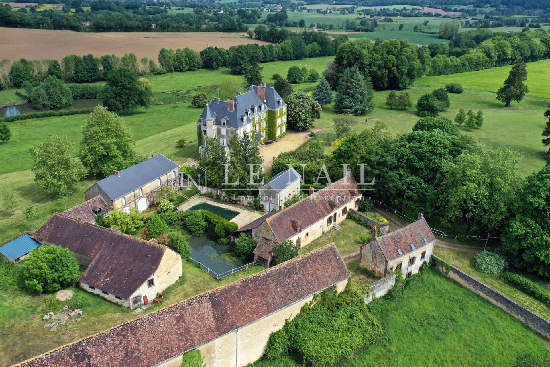 château 19 pièces en vente à LA FERTE BERNARD (72400)