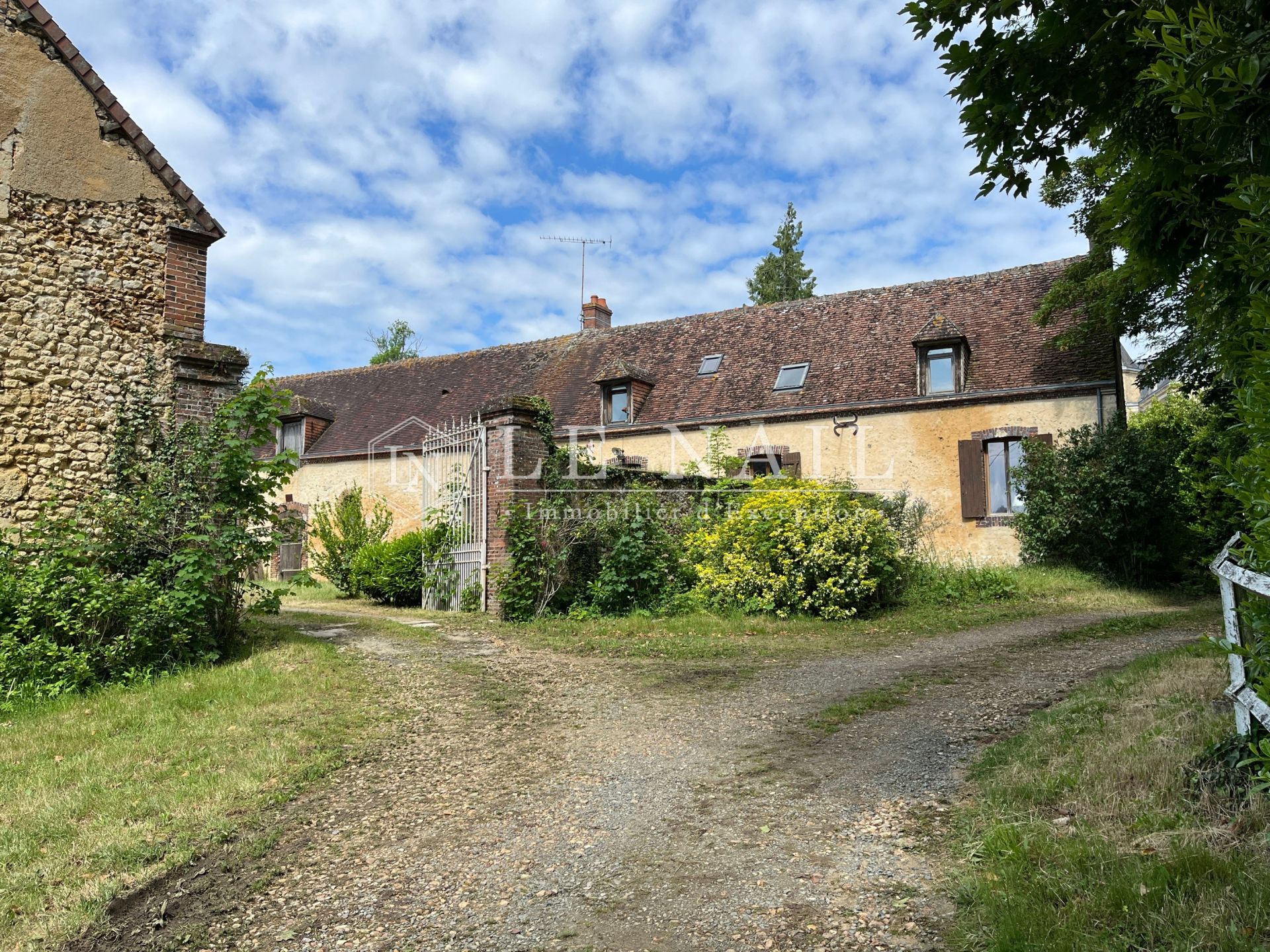 château 19 pièces en vente à LA FERTE BERNARD (72400)
