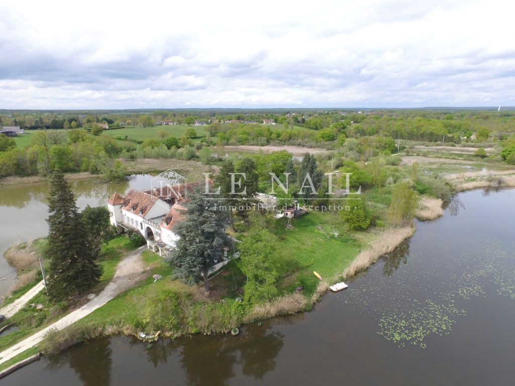 Belle demeure unique à vendre à Châteauroux avec vue dominante