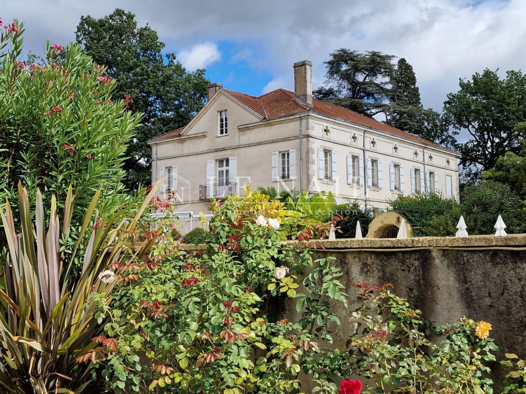 mansion 16 rooms for sale on MOISSAC (82200) - See details