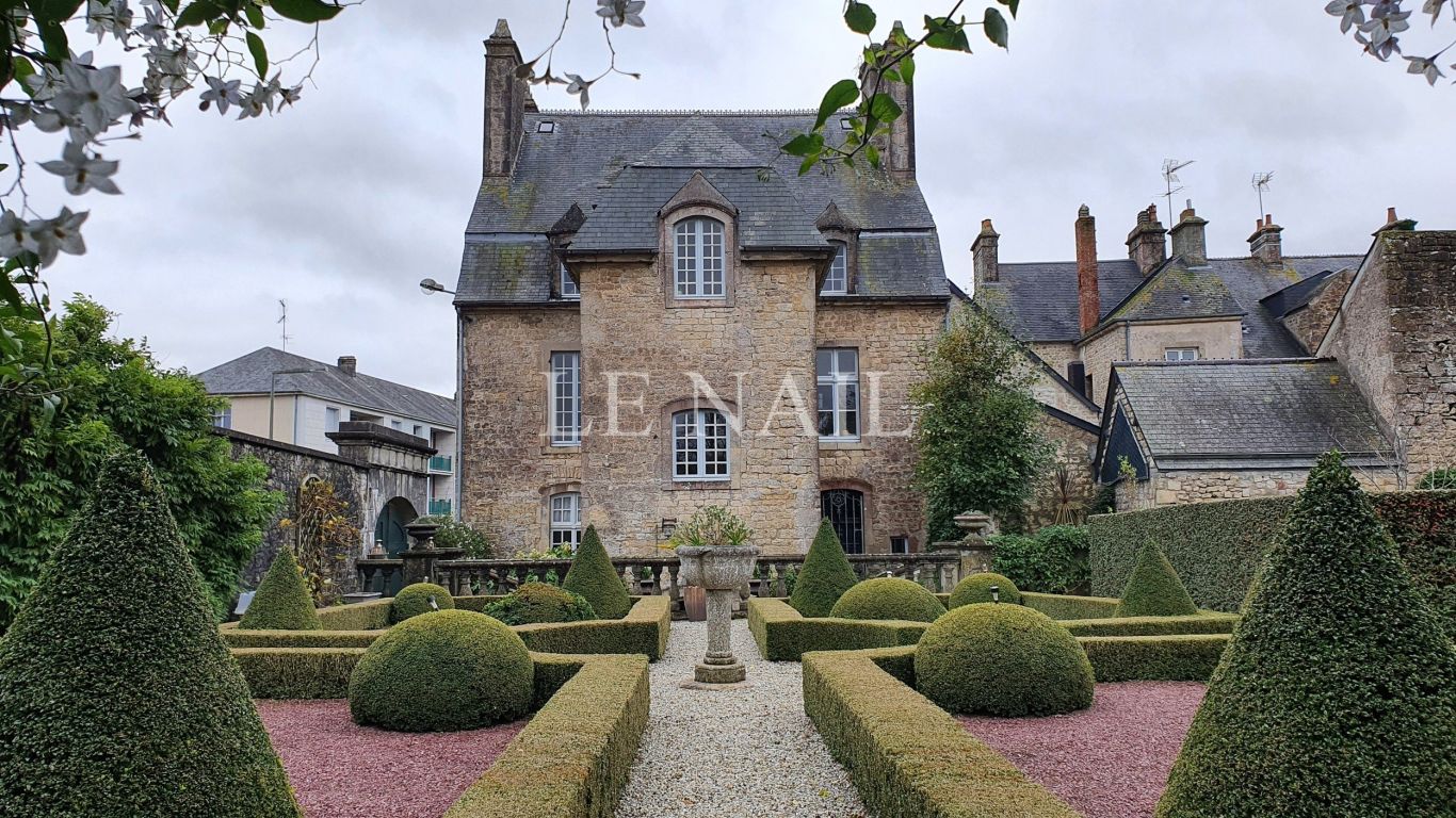 hôtel particulier 10 pièces en vente à VALOGNES (50700) - Plus de details
