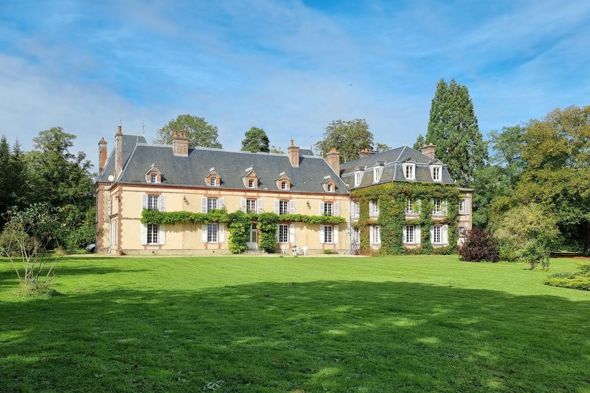 castle 22 rooms for sale on L AIGLE (61300) - See details