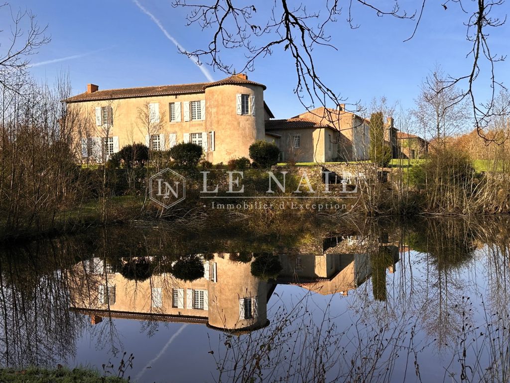 property 15 rooms for sale on LA ROCHE SUR YON (85000) - See details