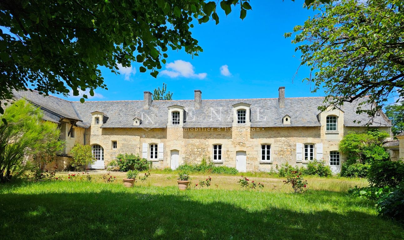 long house 9 rooms for sale on SAUMUR (49400) - See details