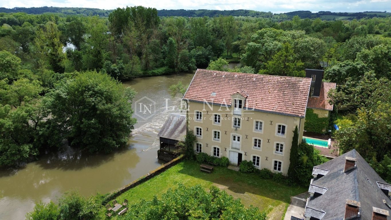 property 20 rooms for sale on LA CHARTRE SUR LE LOIR (72340) - See details
