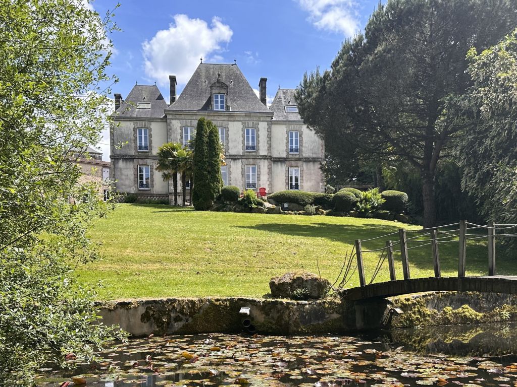 château 13 pièces en vente à LES HERBIERS (85500) - Plus de details