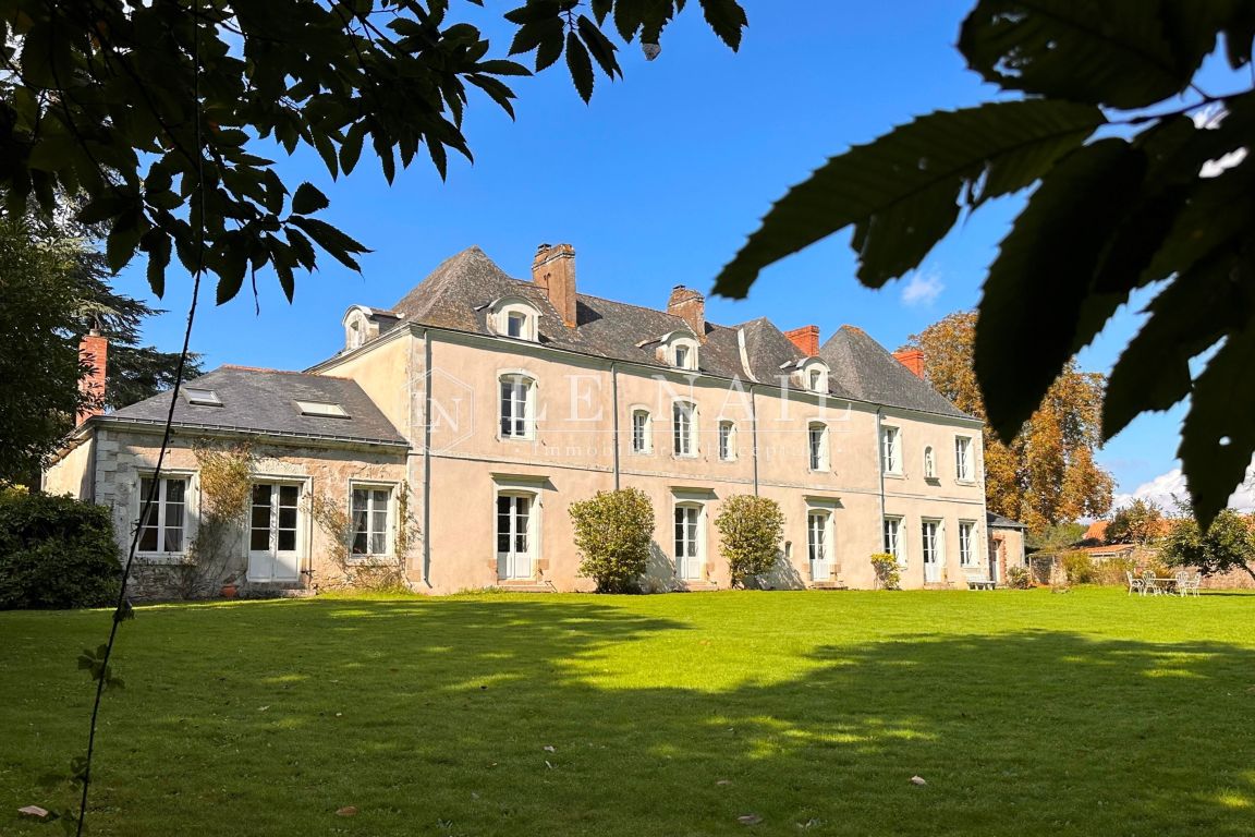 manoir 15 pièces en vente à LA HAIE FOUASSIERE (44690) - Plus de details