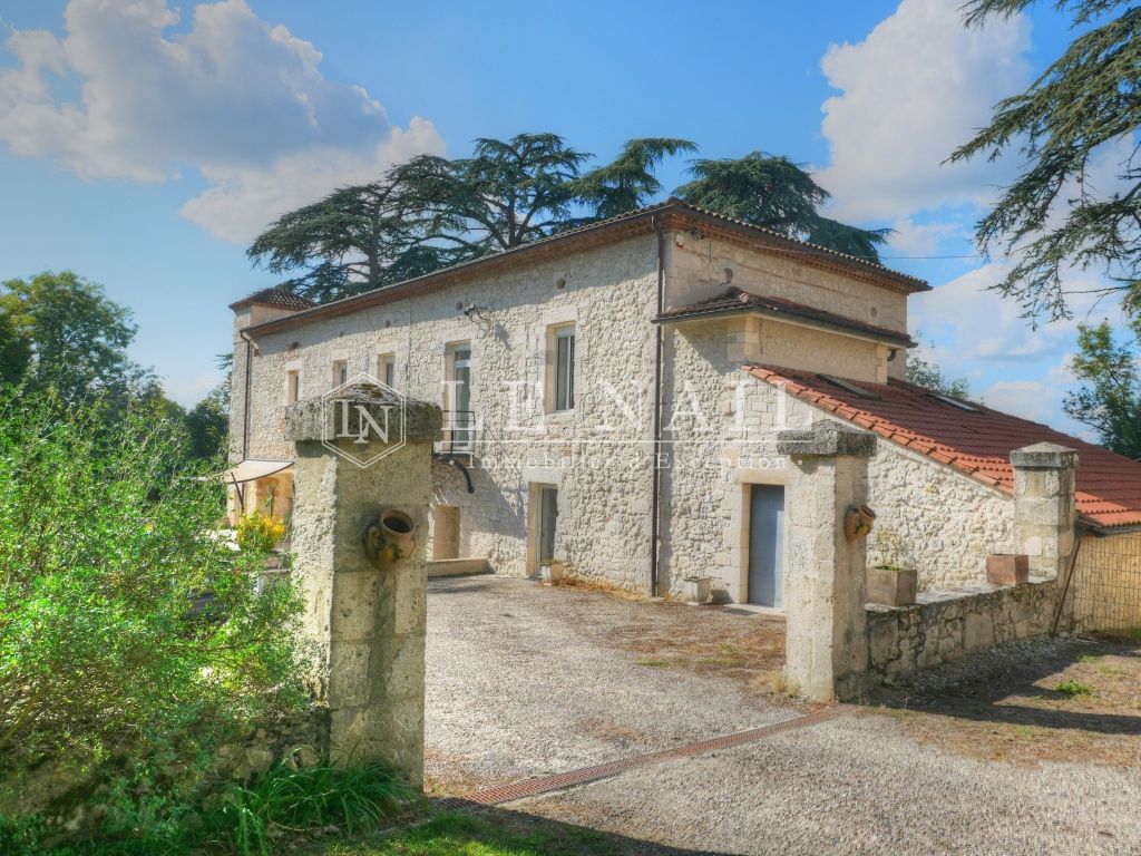 mansion 11 rooms for sale on AGEN (47000) - See details