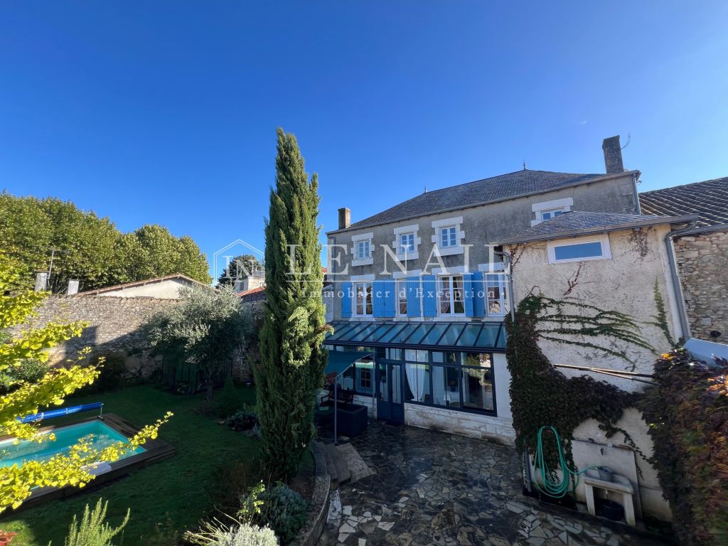 maison de maître 14 pièces en vente à CIVRAY (86400) - Plus de details