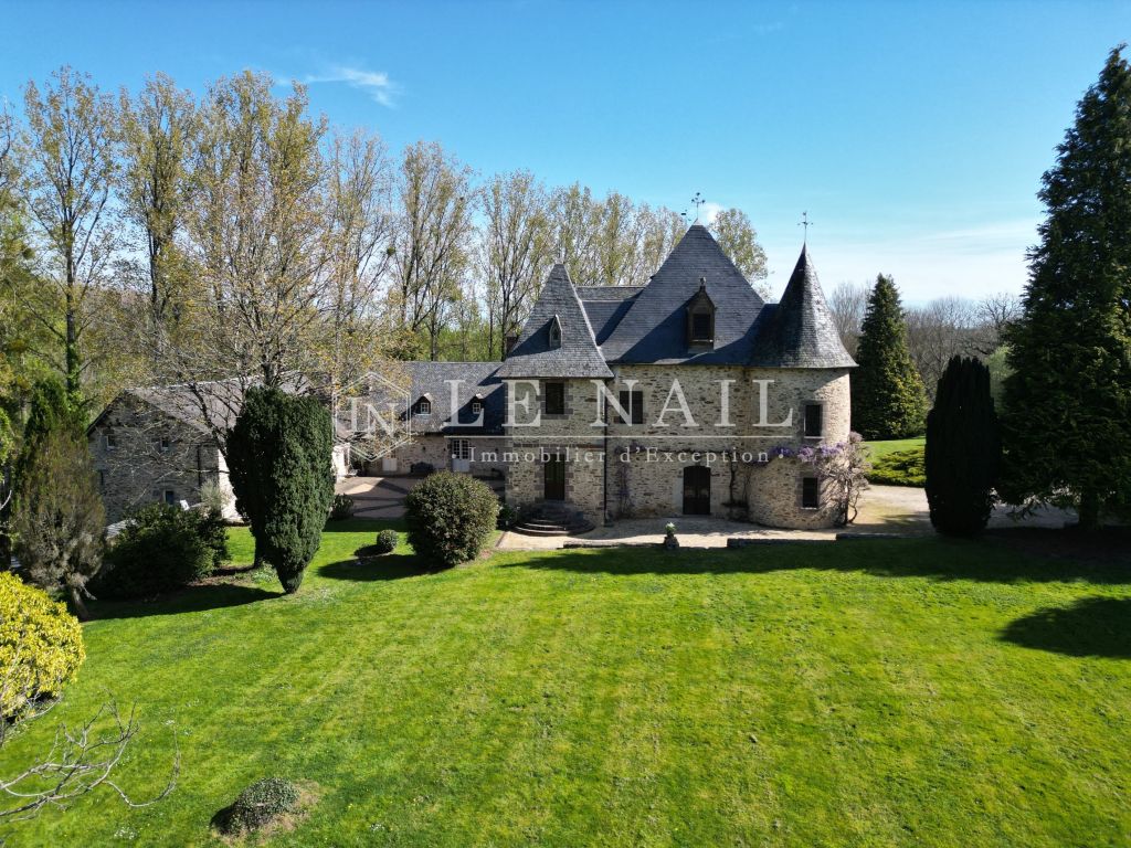 château 25 pièces en vente à ARNAC POMPADOUR (19230) - Plus de details