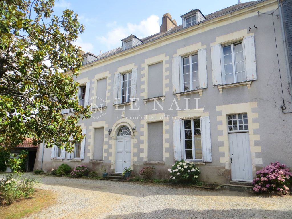 house 11 rooms for sale on LA CHAPELLE HEULIN (44330) - See details