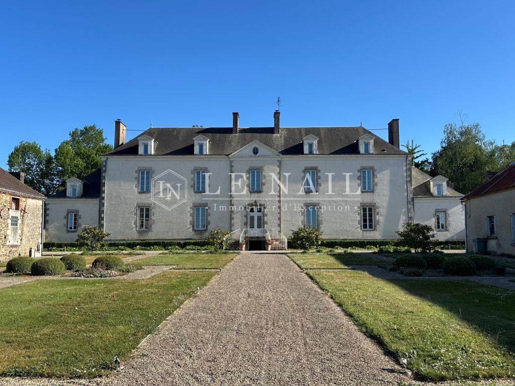 castle 11 rooms for sale on LES LUCS SUR BOULOGNE (85170) - See details