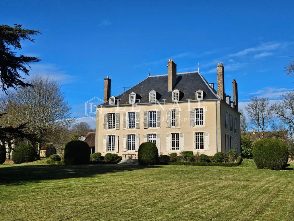 mansion 15 rooms for sale on LE MANS (72000) - See details