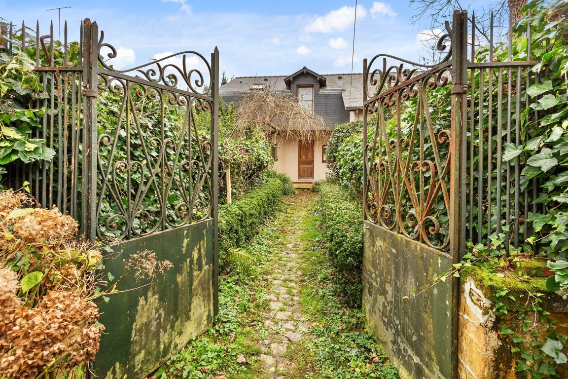 house 8 rooms for sale on NANTES (44000) - See details