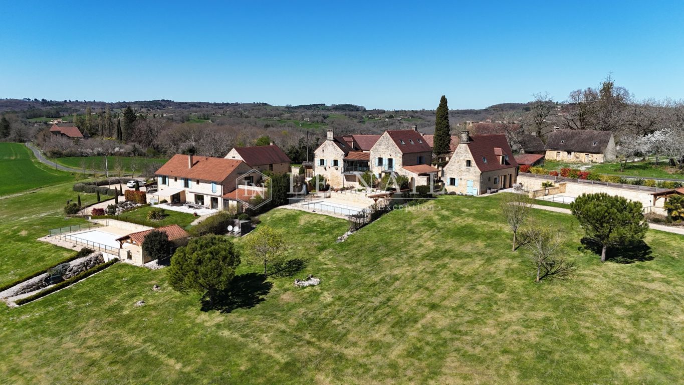 propriété 21 pièces en vente à SARLAT LA CANEDA (24200) - Plus de details