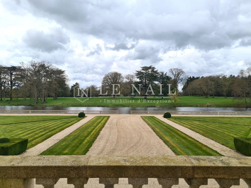 château 16 pièces en vente à LA ROCHE SUR YON (85000) - Plus de details