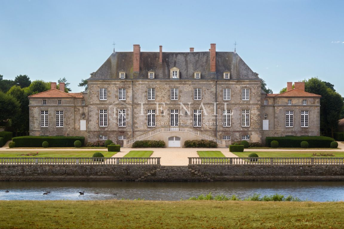 castle 16 rooms for sale on LA ROCHE SUR YON (85000) - See details