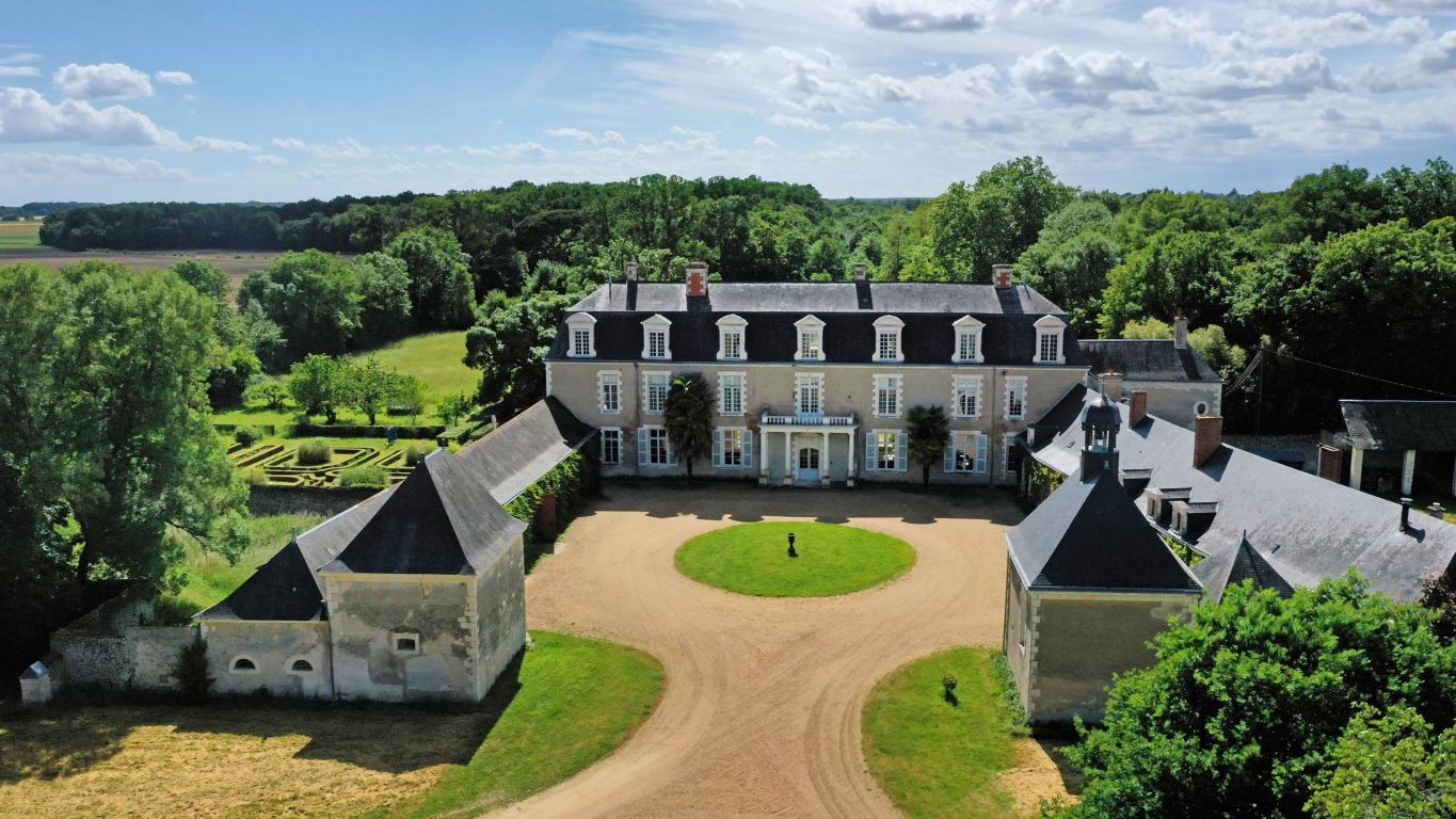 château 25 pièces en vente à BAUGE EN ANJOU (49150) - Plus de details