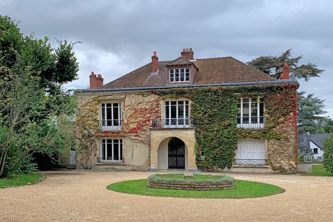 mansion 16 rooms for sale on ST GERMAIN EN LAYE (78100) - See details