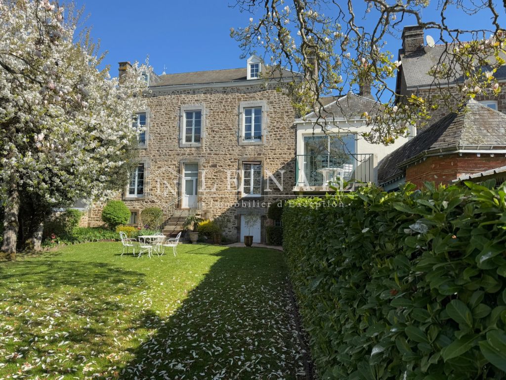 maison bourgeoise 11 pièces en vente à ERNEE (53500) - Plus de details