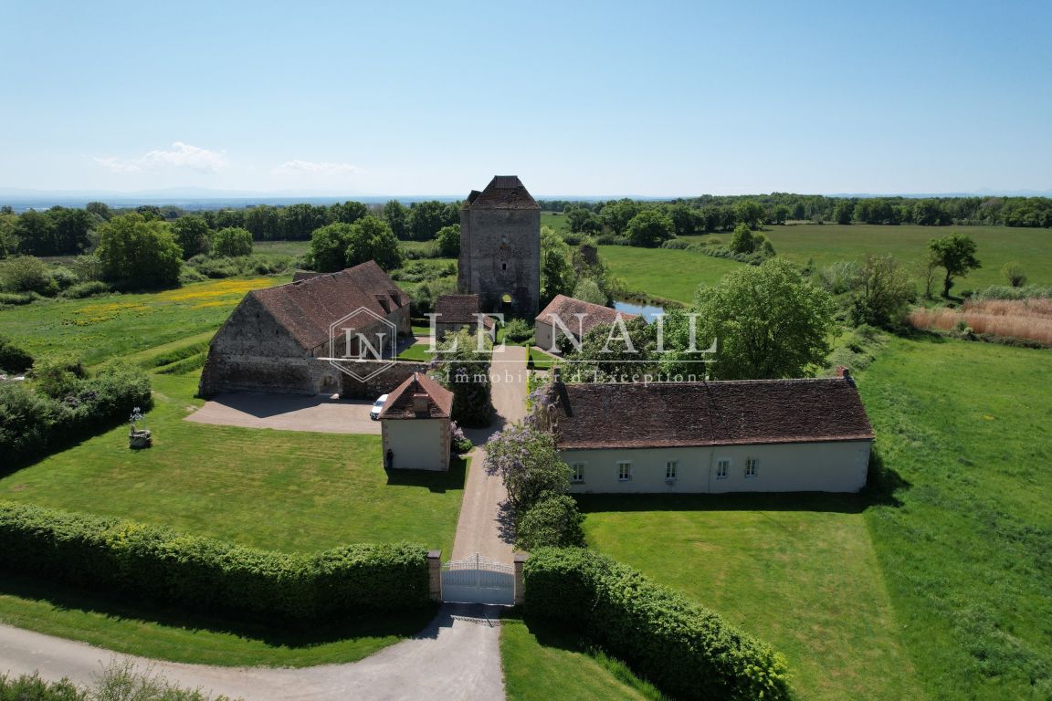 property 9 rooms for sale on ST POURCAIN SUR SIOULE (03500) - See details