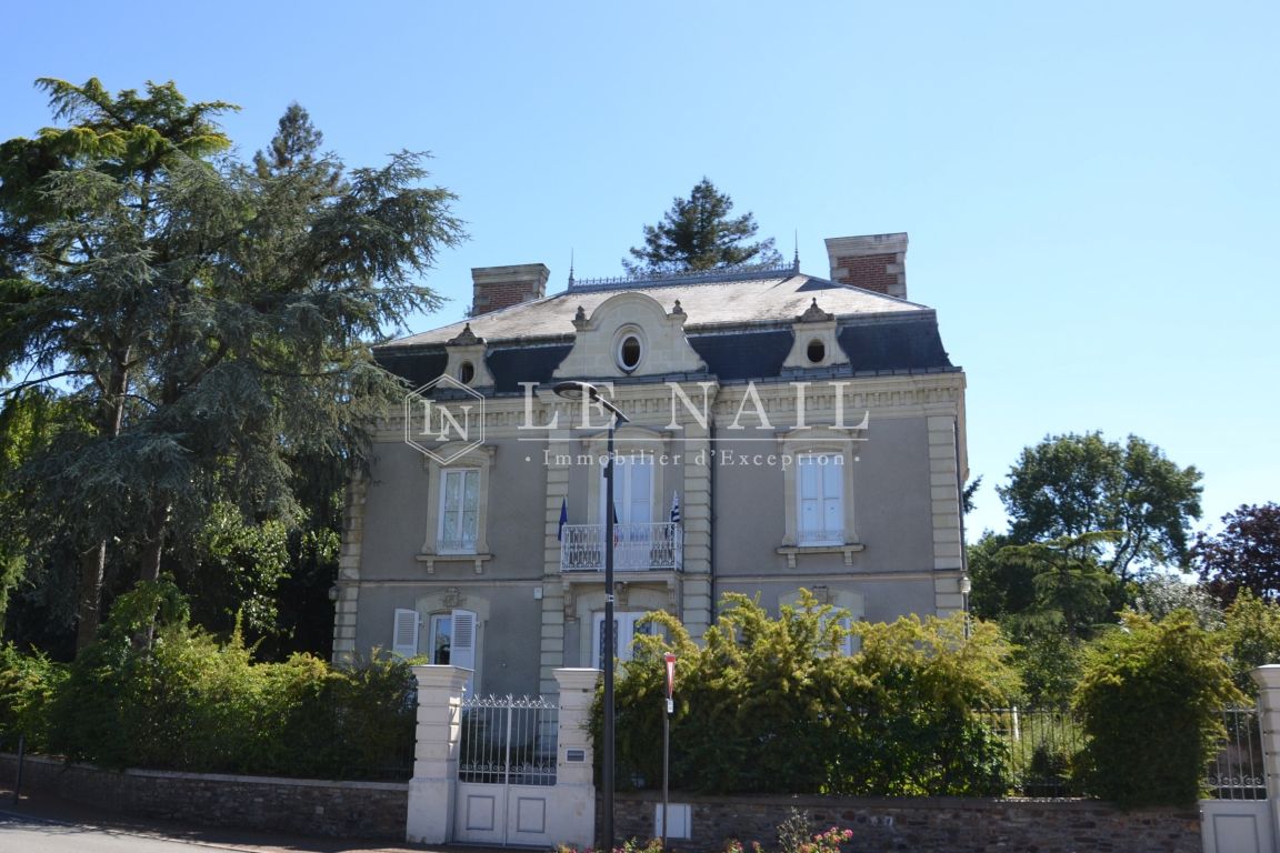 maison 12 pièces en vente à VALLONS DE L ERDRE (44540) - Plus de details