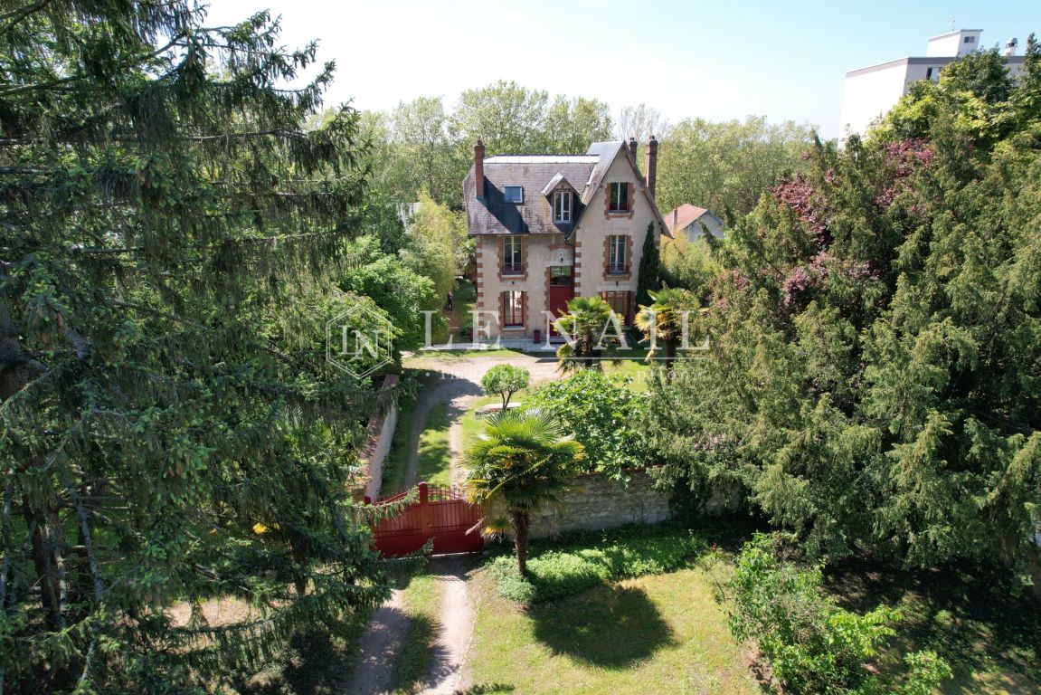 hôtel particulier 9 pièces en vente à ORLEANS (45000) - Plus de details