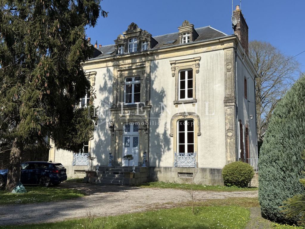 maison de maître 11 pièces en vente à MAYENNE (53100) - Plus de details