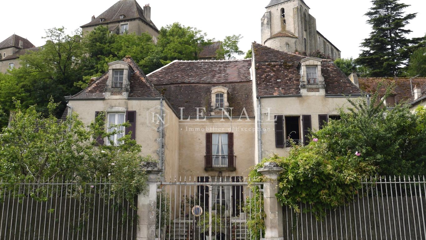townhouse 10 rooms for sale on LE BLANC (36300) - See details