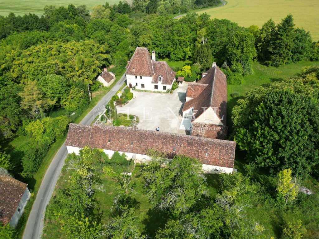 manoir 8 pièces en vente à AZAY LE FERRON (36290) - Plus de details