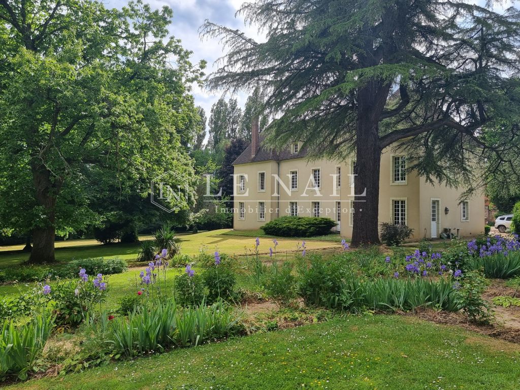 mansion 10 rooms for sale on REMALARD (61110) - See details