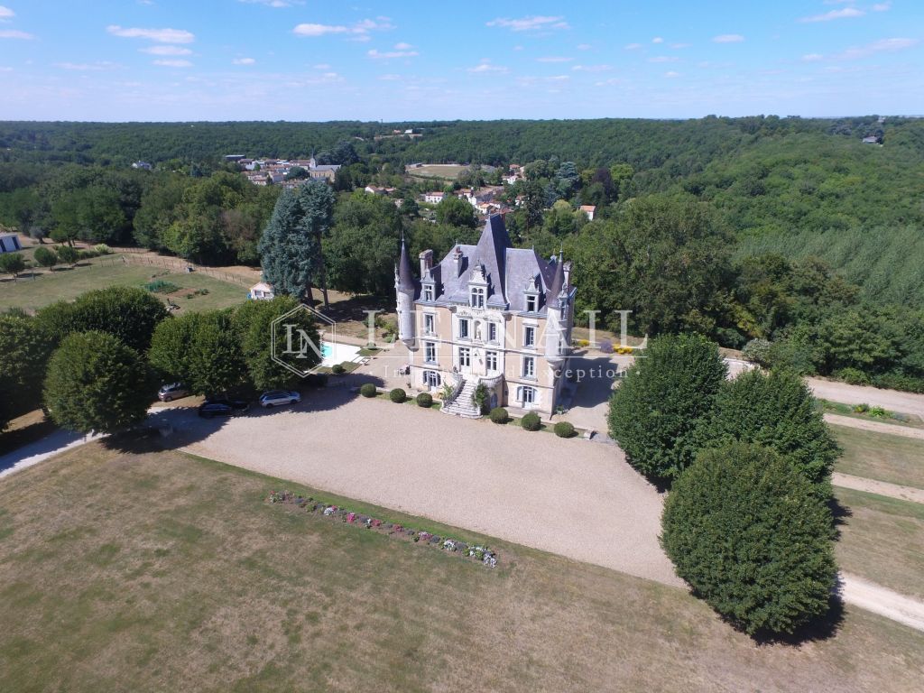 château 15 pièces en vente à POITIERS (86000) - Plus de details