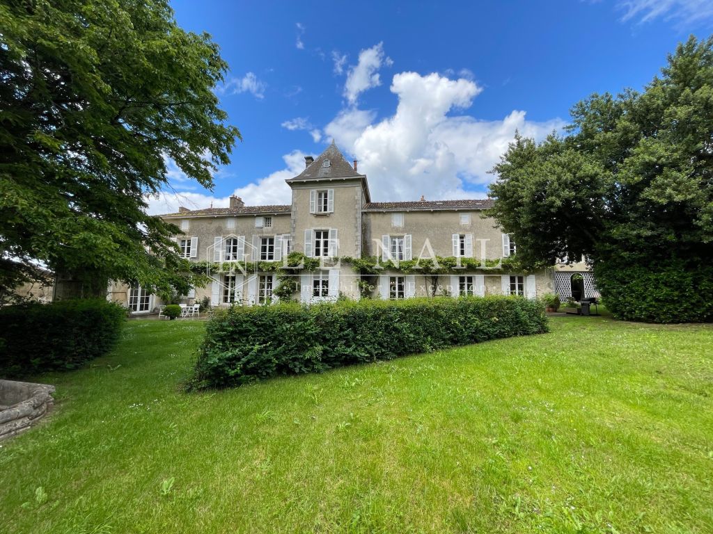 manor house 16 rooms for sale on NIORT (79000) - See details