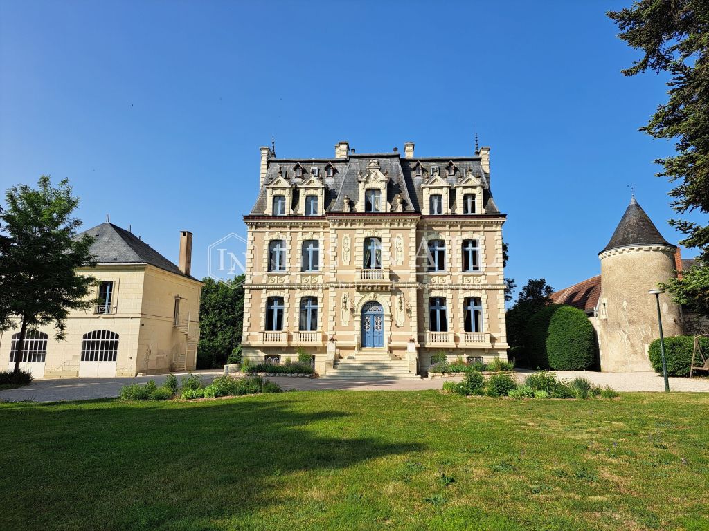 château 50 pièces en vente à TOURS (37000) - Plus de details