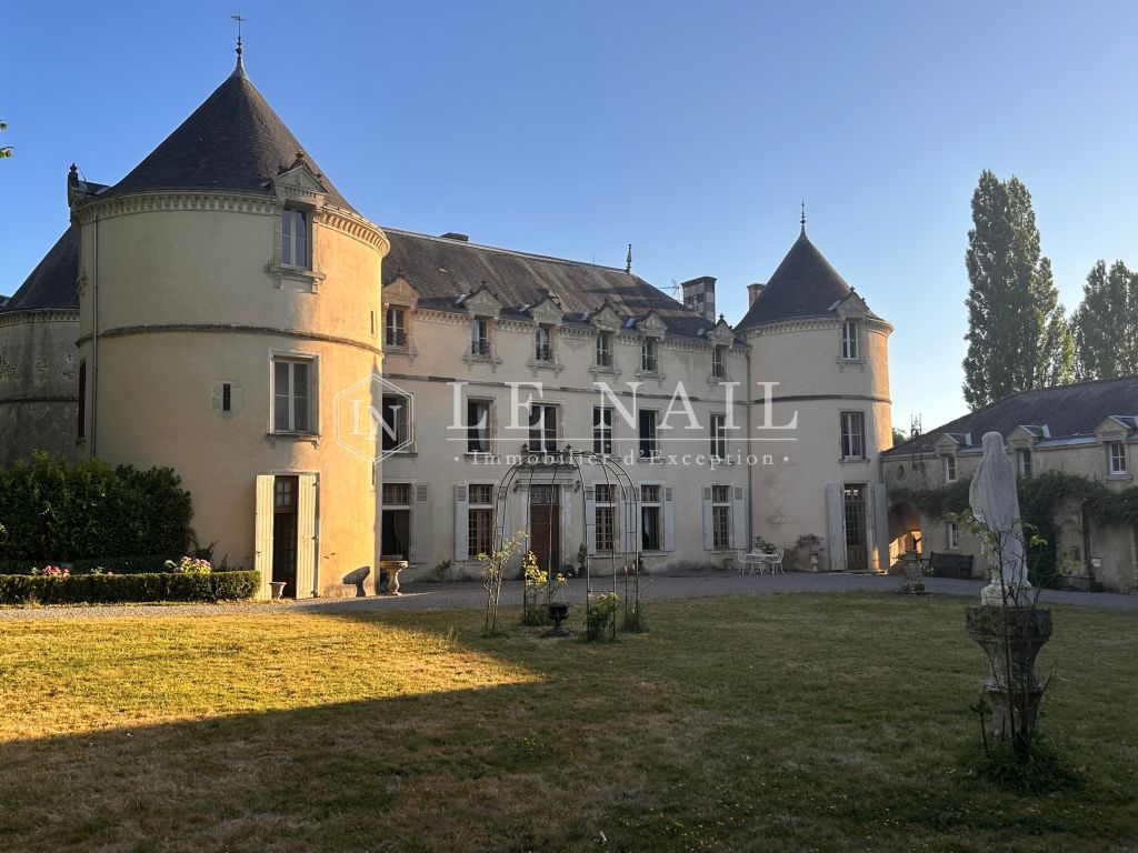 château 17 pièces en vente à CHANTONNAY (85110) - Plus de details