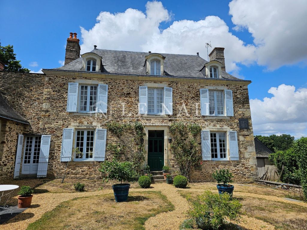 maison de maître 11 pièces en vente à SEGRE EN ANJOU BLEU (49500) - Plus de details