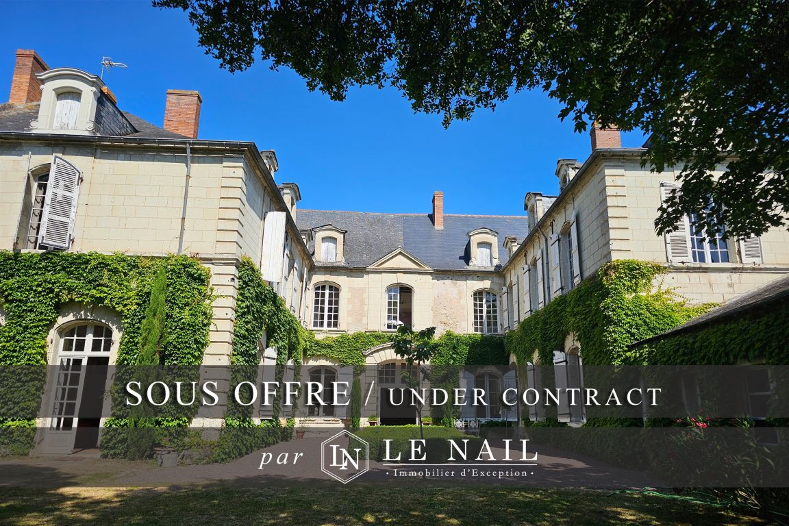 hôtel particulier 12 pièces en vente à MONTREUIL BELLAY (49260) - Plus de details