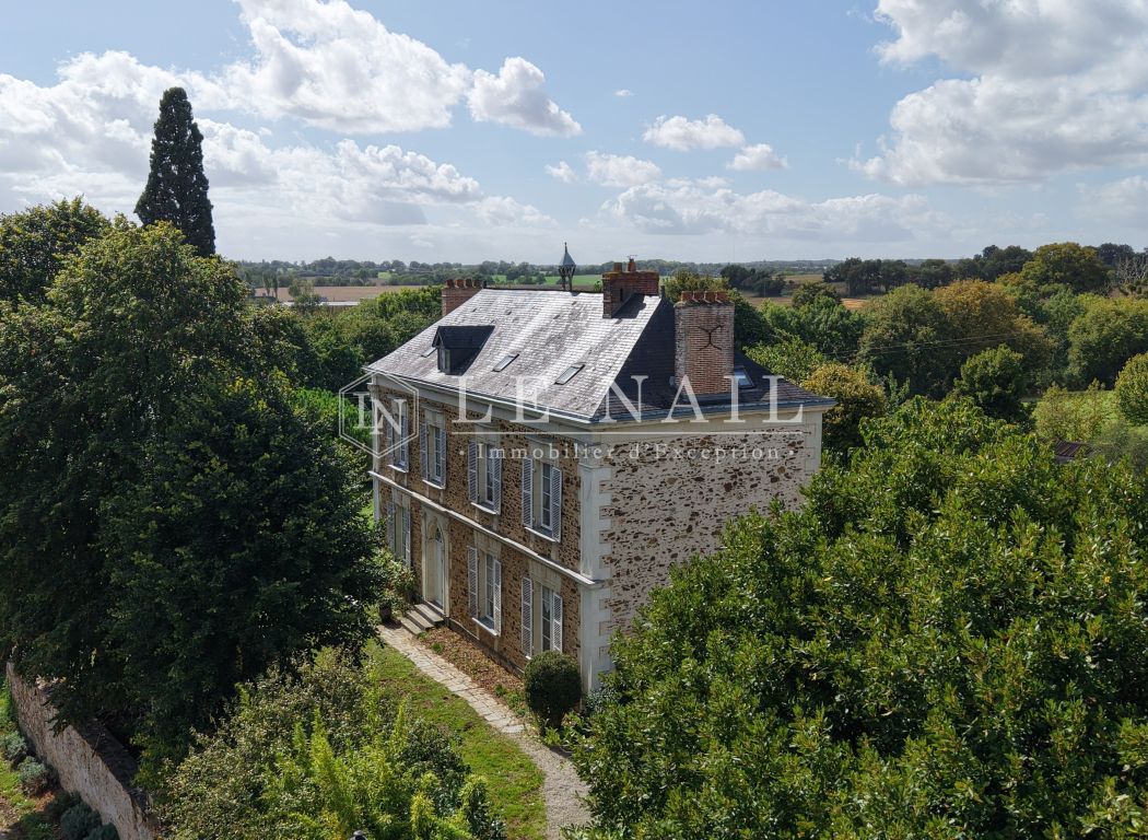 maison de maître 10 pièces en vente à CHATEAU GONTIER (53200) - Plus de details