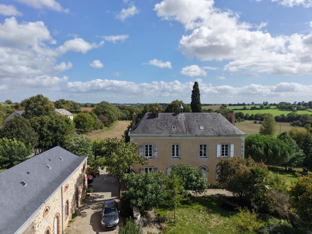 maison de maître 10 pièces en vente à CHATEAU GONTIER (53200) - Plus de details
