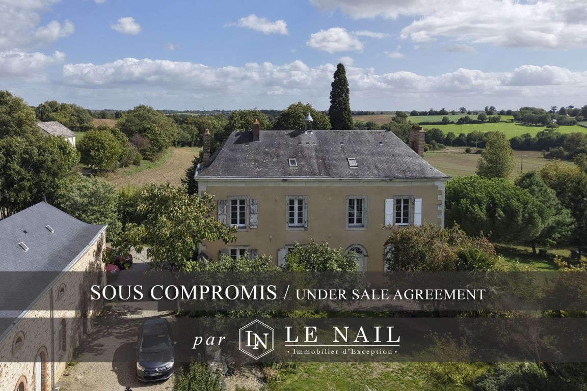 mansion 10 rooms for sale on CHATEAU GONTIER (53200) - See details