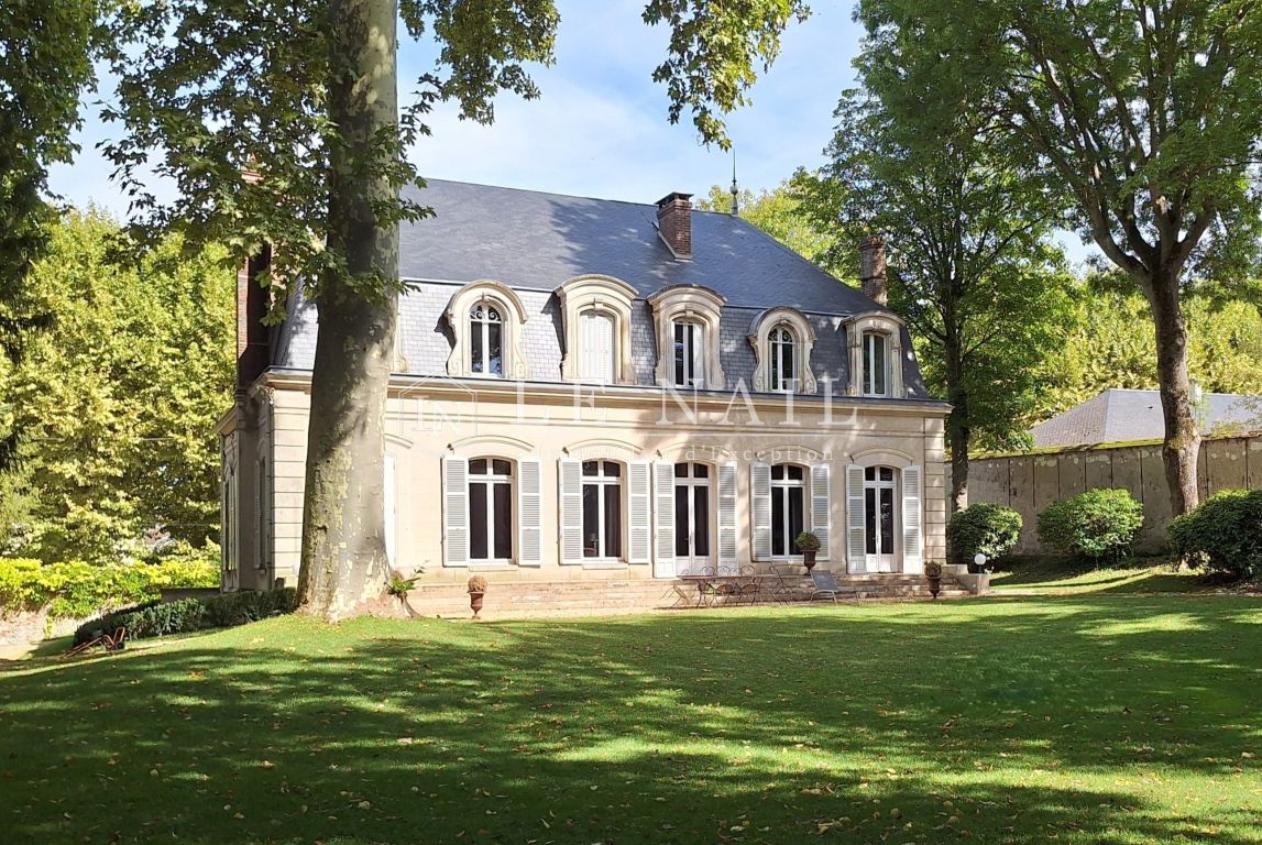mansion (hôtel particulier) 10 rooms for sale on SENS (89100) - See details