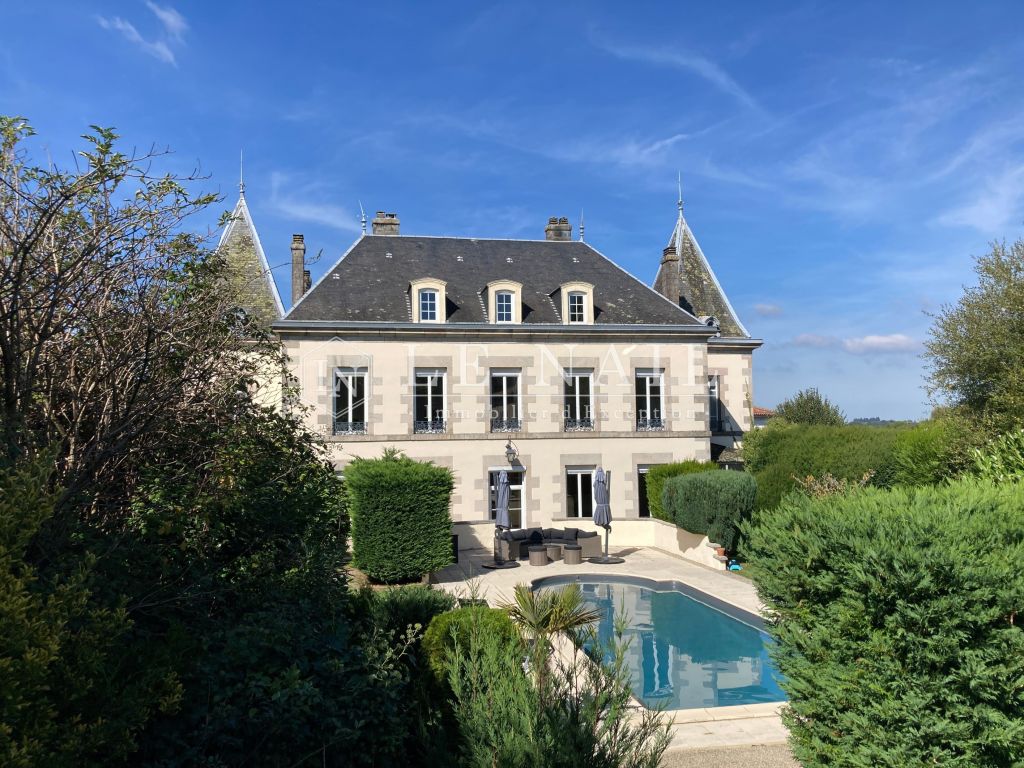 maison de ville 14 pièces en vente à CHALUS (87230) - Plus de details