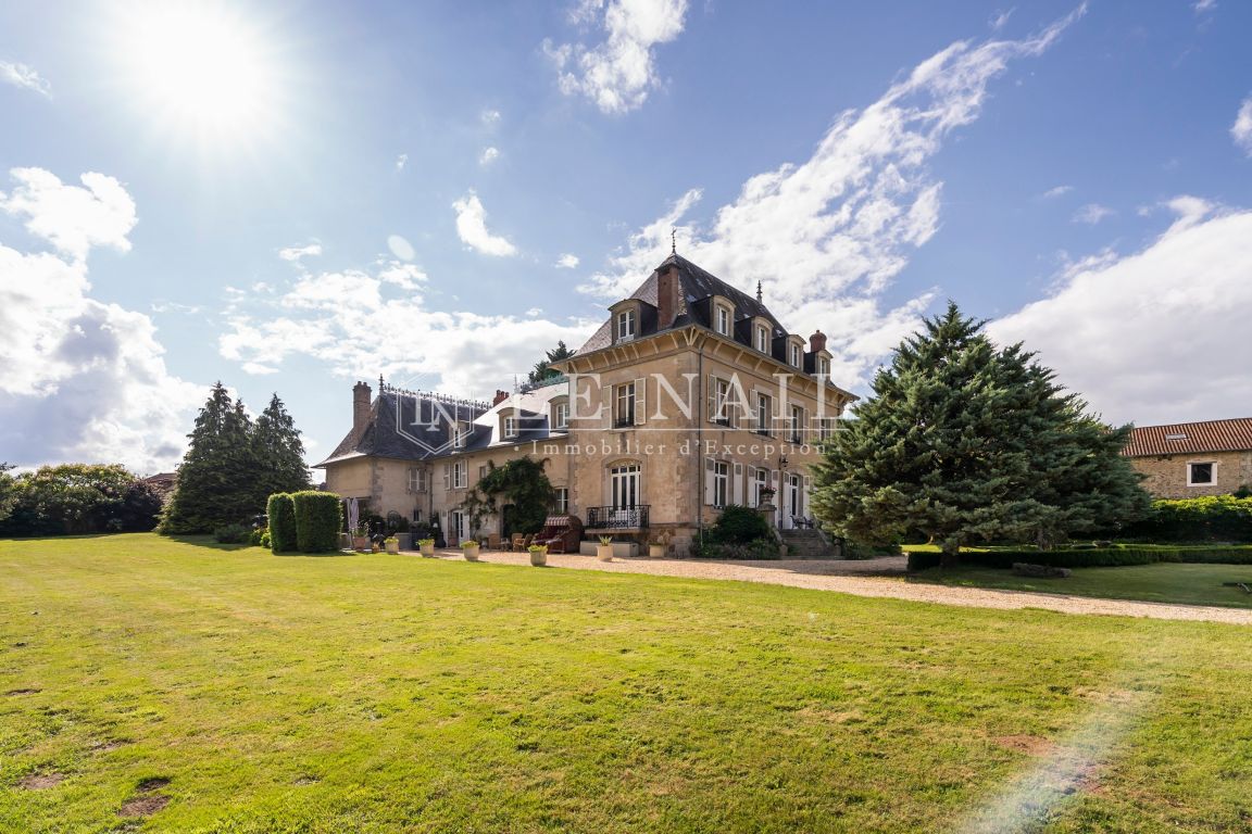 château 12 pièces en vente à CHALUS (87230) - Plus de details