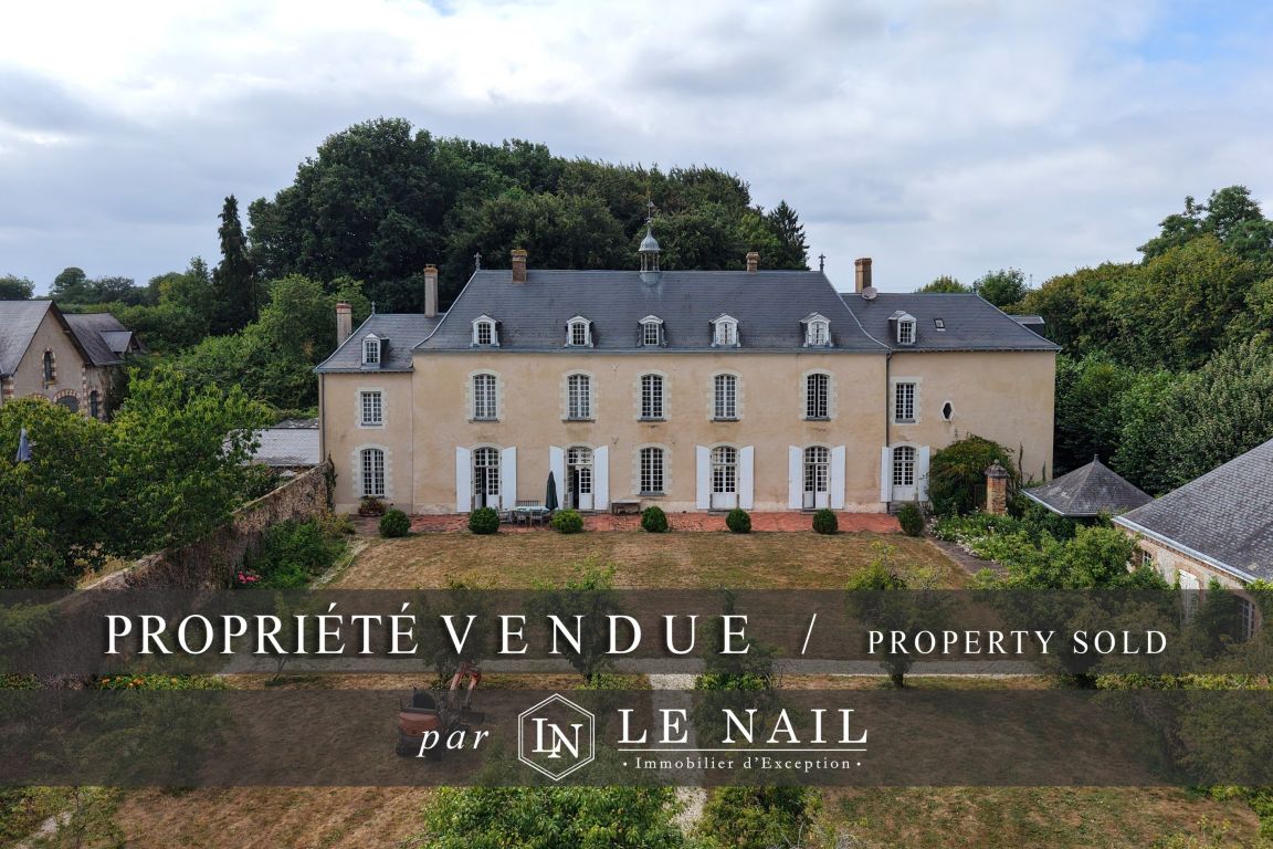 castle 15 rooms for sale on LAVAL (53000) - See details