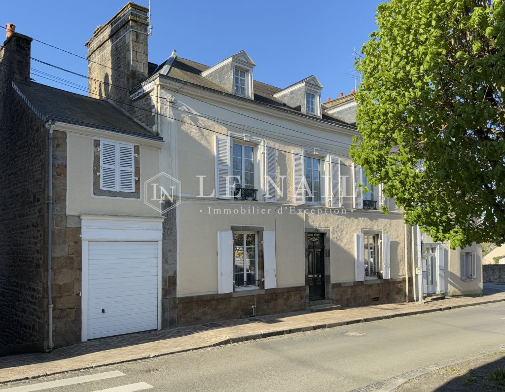 mansion 11 rooms for sale on ERNEE (53500) - See details