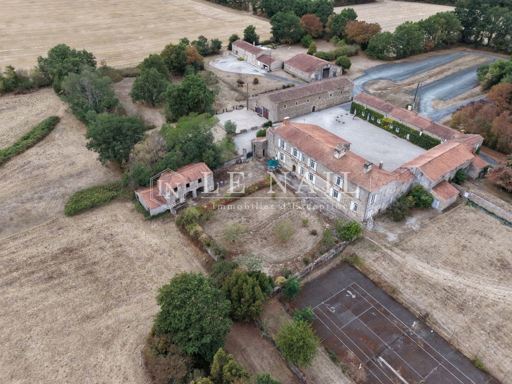 property 13 rooms for sale on LA ROCHE SUR YON (85000) - See details