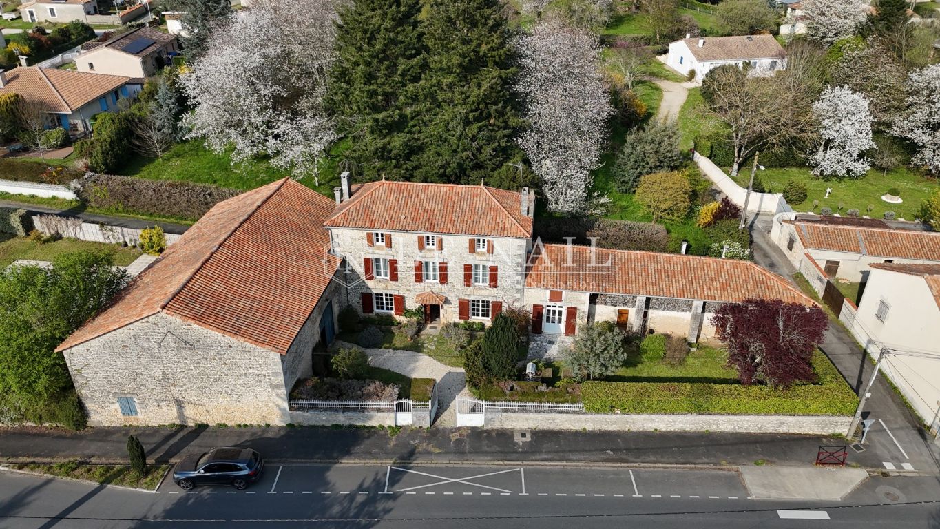 maison 10 pièces en vente à LA ROCHEFOUCAULD (16110) - Plus de details