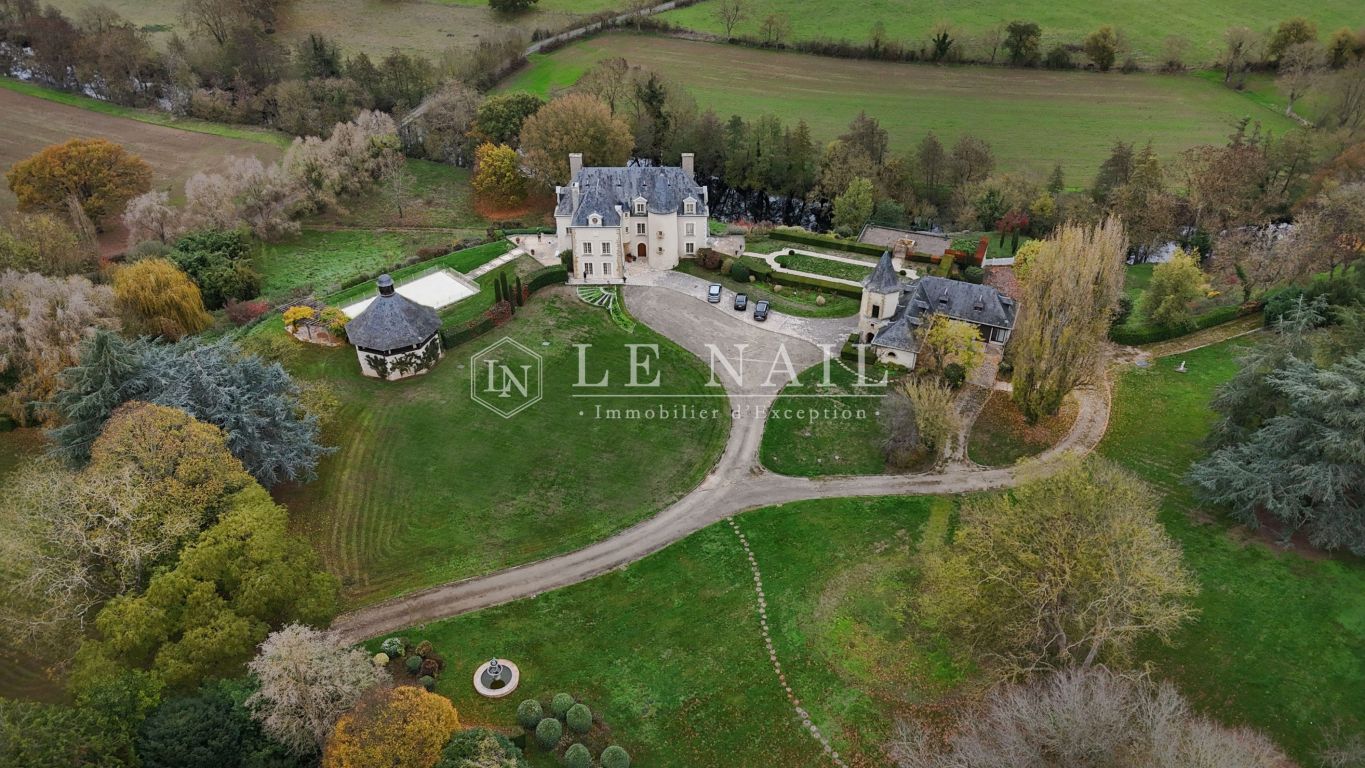 manoir 13 pièces en vente à THOUARS (79100) - Plus de details